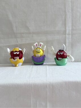 M&M'S Easter Egg Character Trio - Red & Yellow